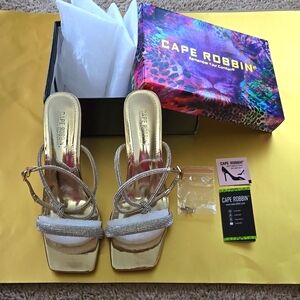 Cape Robbin Gold Heels Size  11